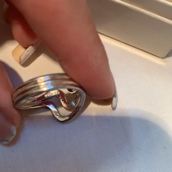 925 Sterling Silver Ring - Picture 2 of 4